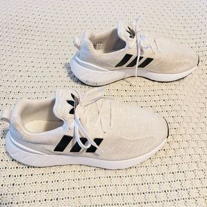 adidas Swift Run 22 Kids’ US 5